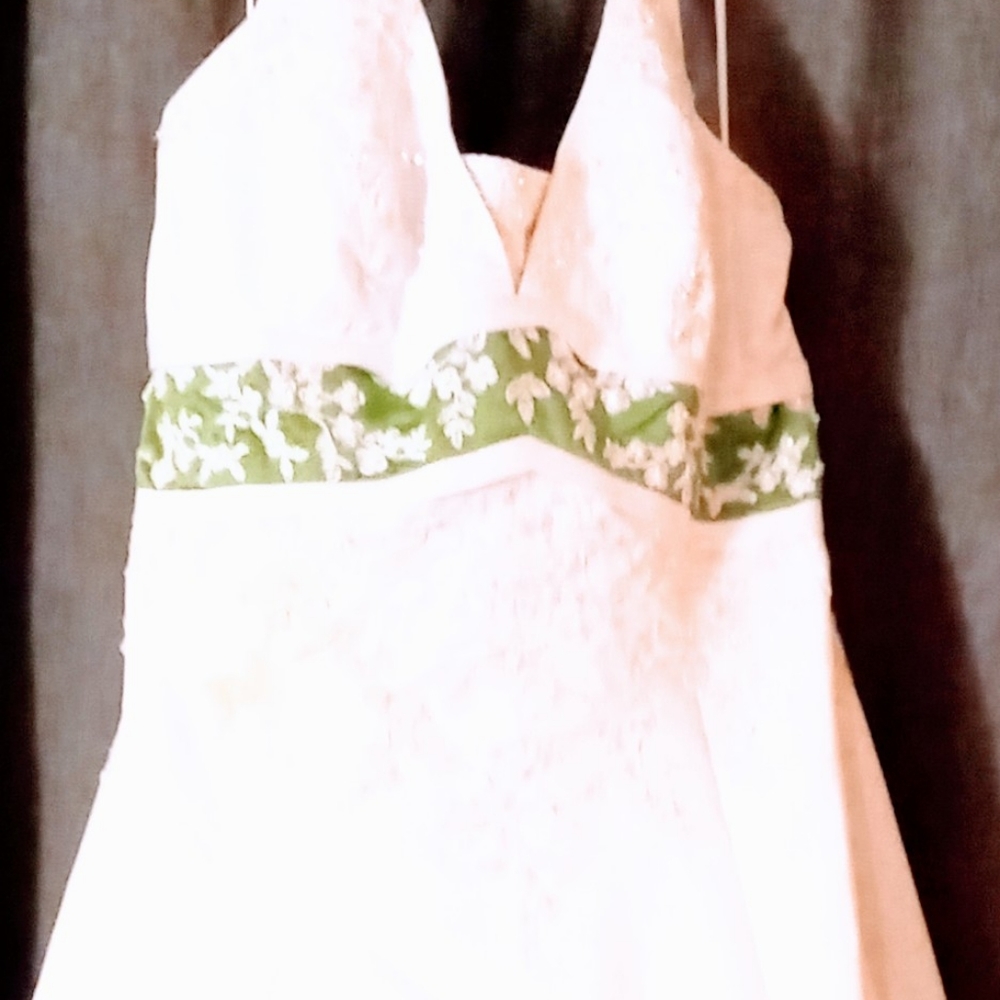womans white n clover wedding dress